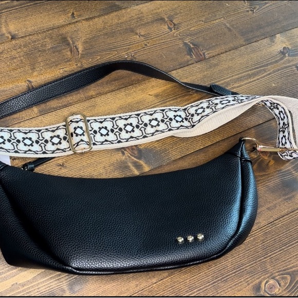 Black Vegan Leather Purse, interchangeable strap - Picture 4 of 6